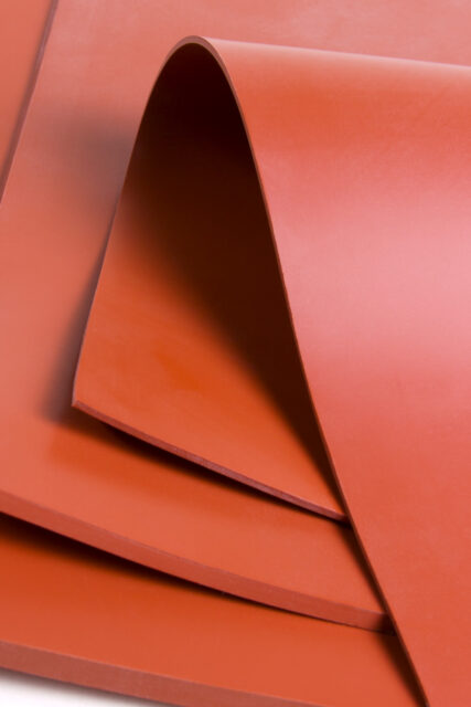 Пластина фторкаучуковая 4*500*500 мм TУ 22.19.20-001-70758385-2024